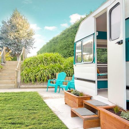 ホテルMountviews Glamping- Retro Caravan Getaway タウポ エクステリア 写真