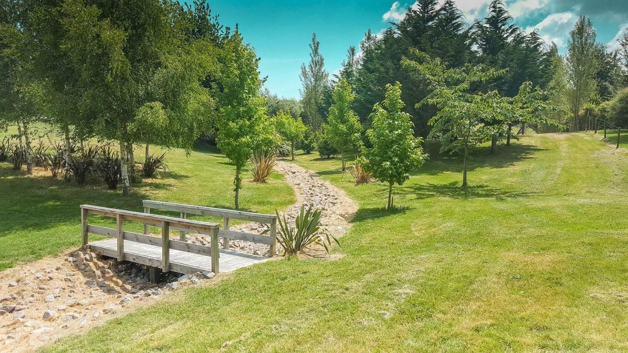 ホテルMountviews Glamping- Retro Caravan Getaway タウポ エクステリア 写真