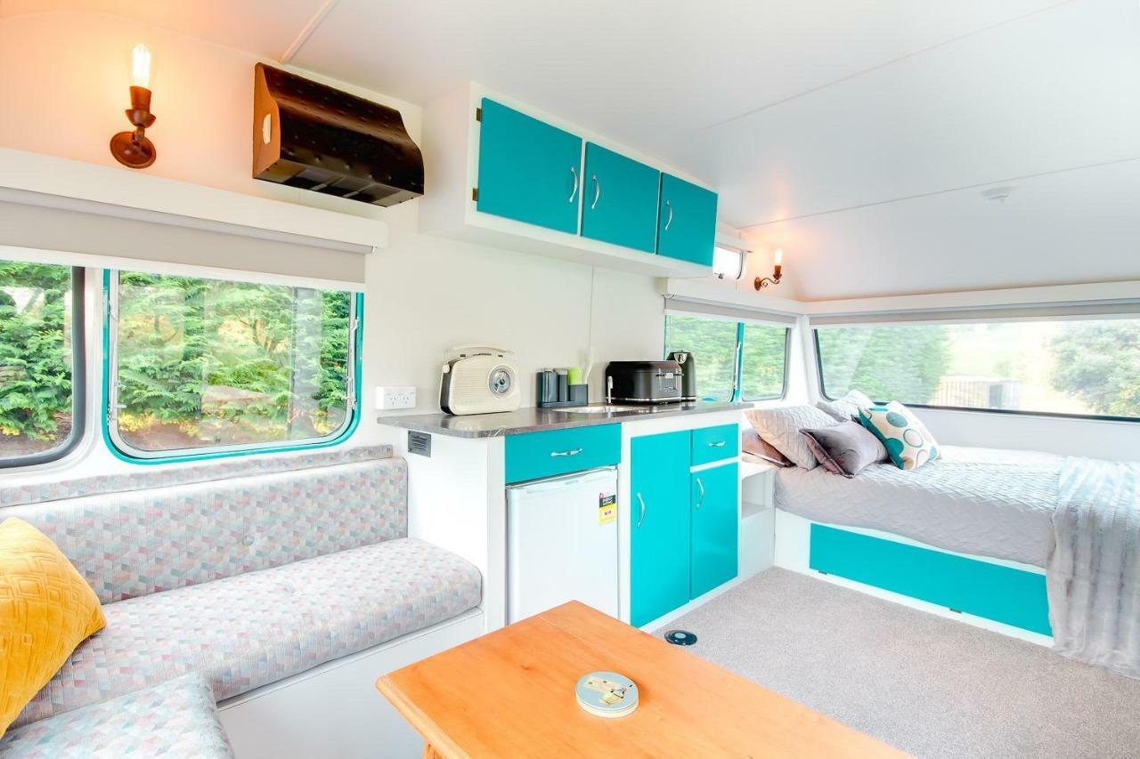 ホテルMountviews Glamping- Retro Caravan Getaway タウポ エクステリア 写真