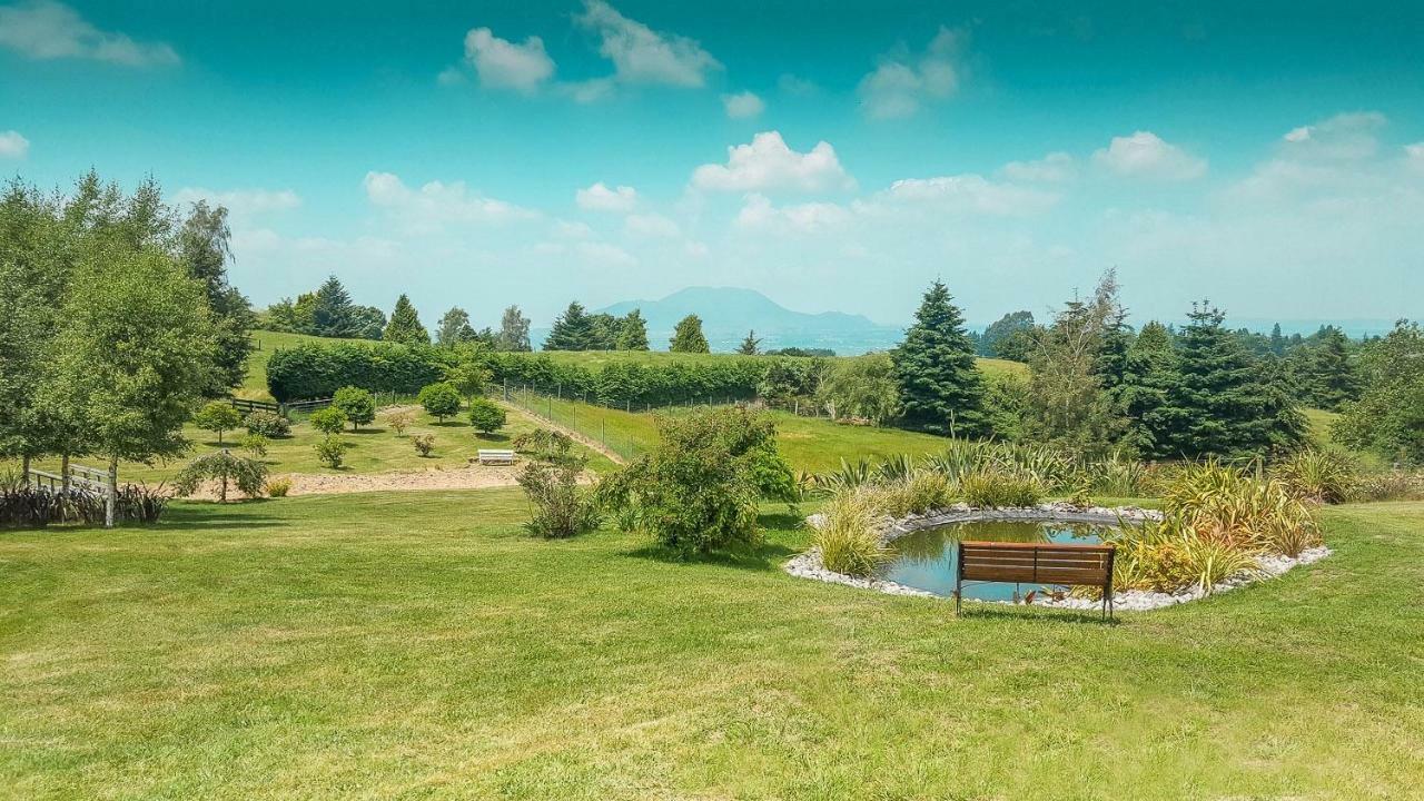 ホテルMountviews Glamping- Retro Caravan Getaway タウポ エクステリア 写真