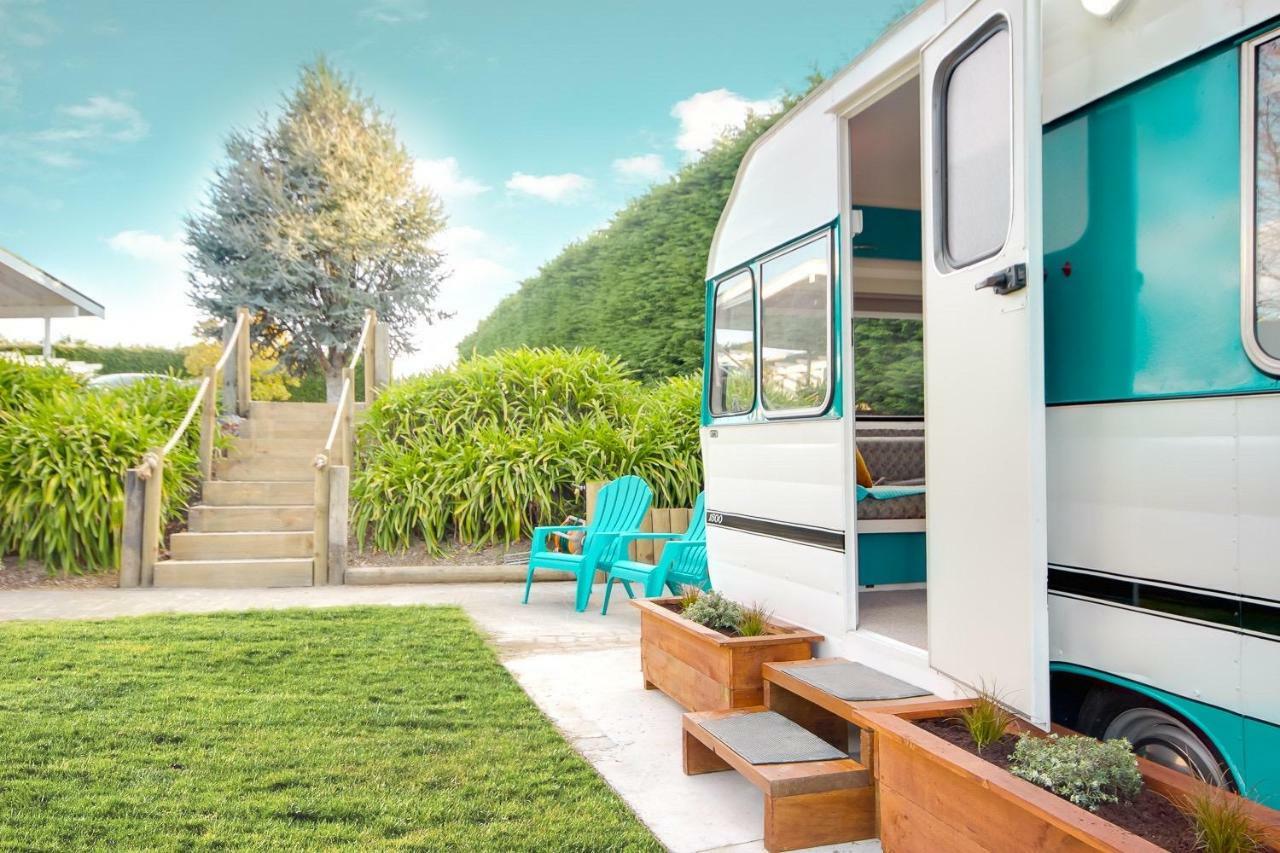 ホテルMountviews Glamping- Retro Caravan Getaway タウポ エクステリア 写真